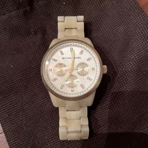 Michael Kors watch in Horn